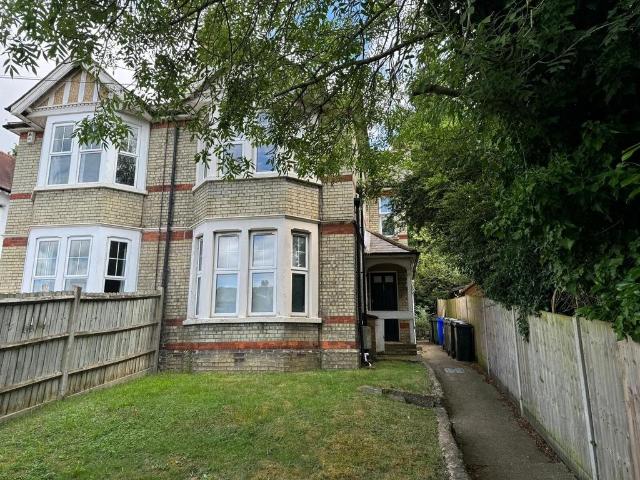 London Road, Buckinghamshire HP11 Studio to rent £725 pcm £167 pw