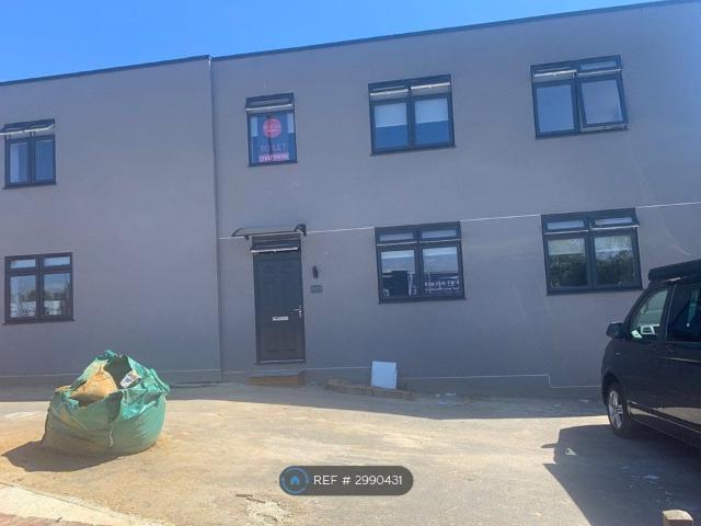 London Road, Burgess Hill RH15, Studio to rent, £900 pcm | PrimeLocation