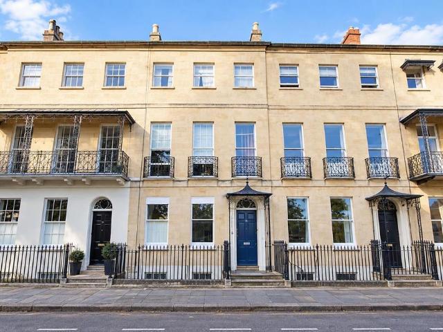 London Road, Cheltenham, GL52 1 bed flat to rent £1,000 pcm £231 pw