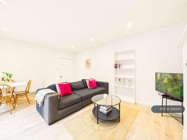 London Road, Cheltenham, GL52 2 bed flat to rent £2,800 pcm £646 pw
