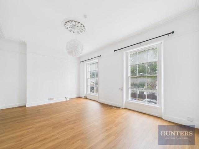 London Road, Cheltenham GL52, Studio to rent, £850 pcm | PrimeLocation