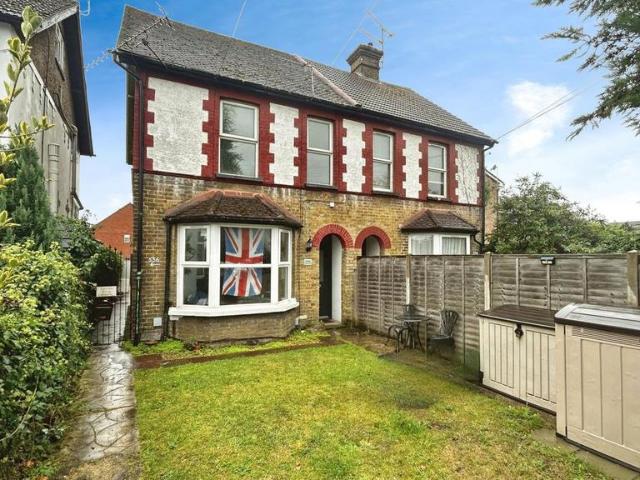 London Road, Colnbrook SL3 1 bed maisonette to rent £1,200 pcm £277 pw