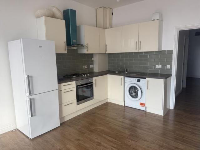 LONDON ROAD, CROYDON, CR0 2 bed flat to rent £1,650 pcm £381 pw