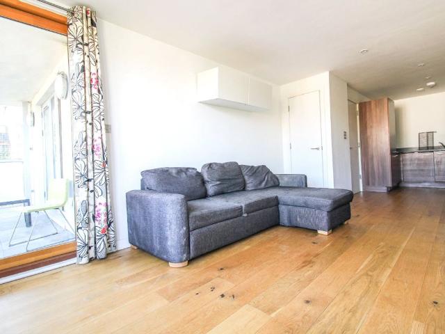 London Road, Croydon CR0, 2 bed flat to rent, £1,800 pcm | PrimeLocation