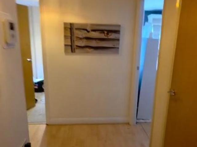 London Road, Croydon CR0 2 bed flat to rent £1,900 pcm £438 pw