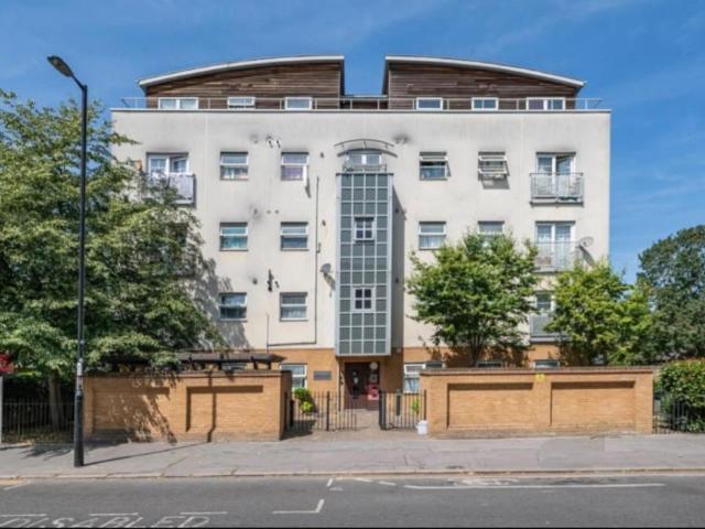 London Road, Croydon CR0 2 bed house to rent £1,800 pcm £415 pw