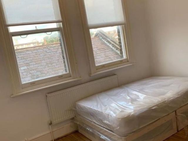 London Road, Croydon CR0, Studio to rent, £1,100 pcm | PrimeLocation