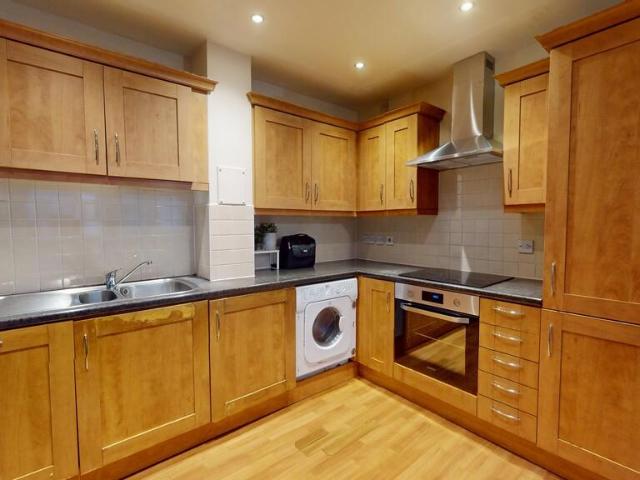 London Road, Croydon SW16 2 bed apartment to rent £1,650 pcm £381 pw