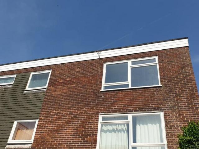 London Road, Crawley Studio to rent £950 pcm £219 pw