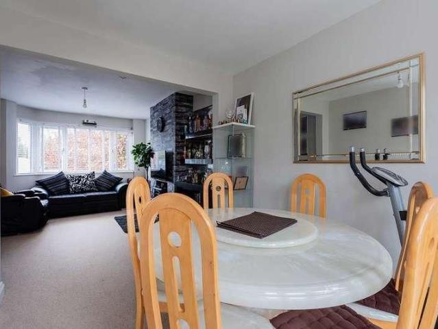London Road, Datchet, SL3