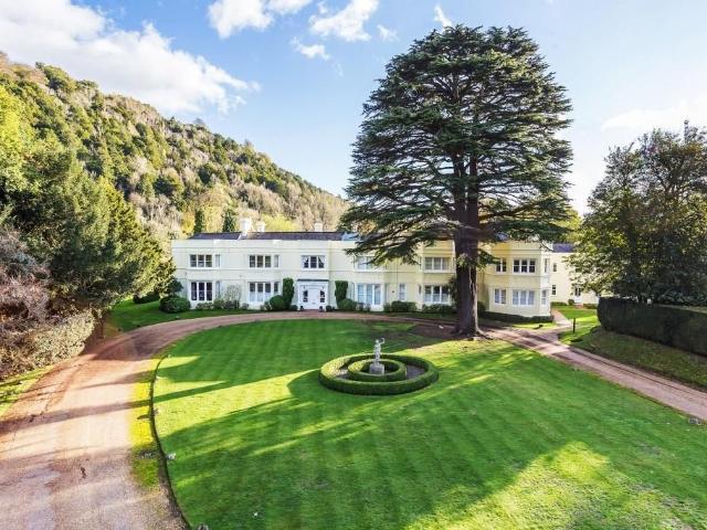 London Road, Dorking RH5, 2 bed flat to rent, £2,200 pcm | PrimeLocation