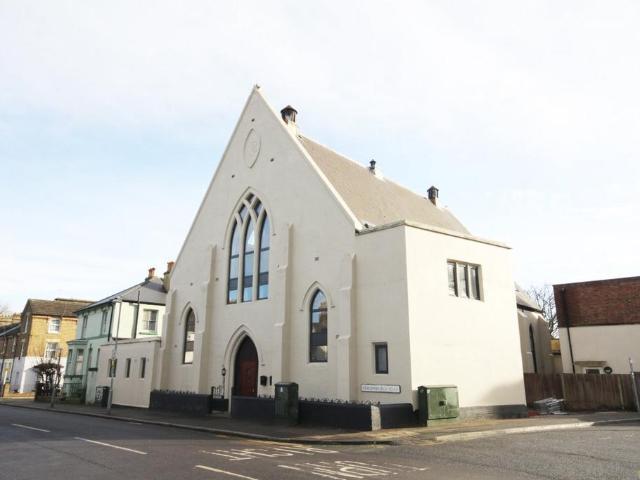 London Road, Dover, CT17 2 bed flat to rent £925 pcm £213 pw