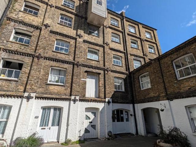 London Road, Dover, Kent, CT17 1 bed flat to rent £750 pcm £173 pw