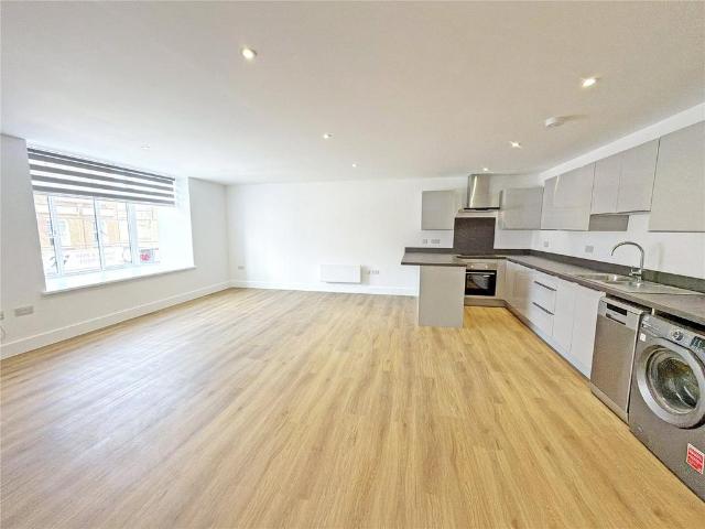 London Road, East Grinstead 1 bed apartment to rent £1,350 pcm £312 pw