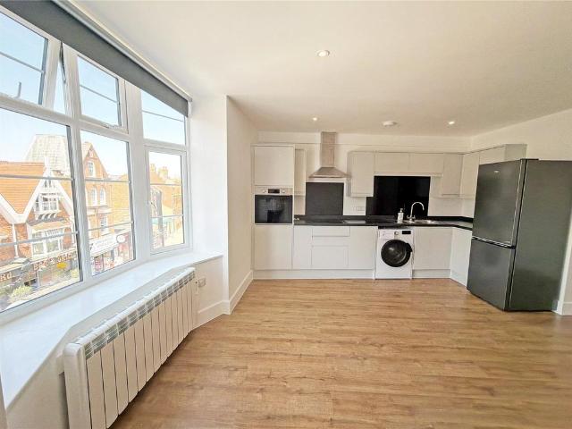 London Road, East Grinstead 1 bed apartment to rent £1,300 pcm £300 pw