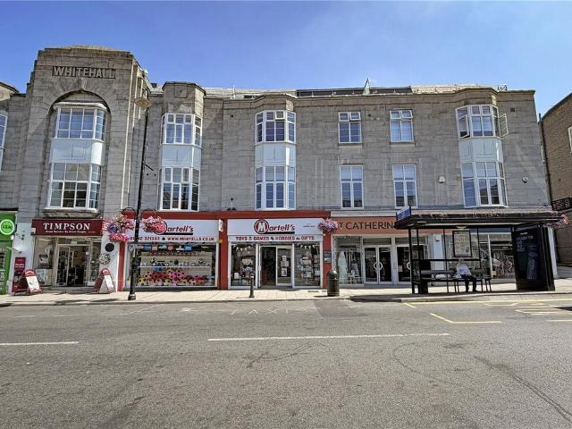 London Road, East Grinstead 2 bed penthouse to rent £1,400 pcm £323 pw