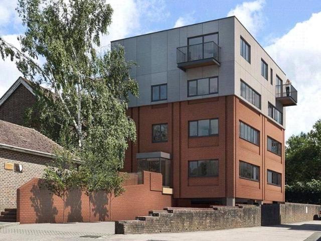 London Road, East Grinstead, West Sussex RH19, 1 bed flat to rent, £1,150 pcm | PrimeLocation