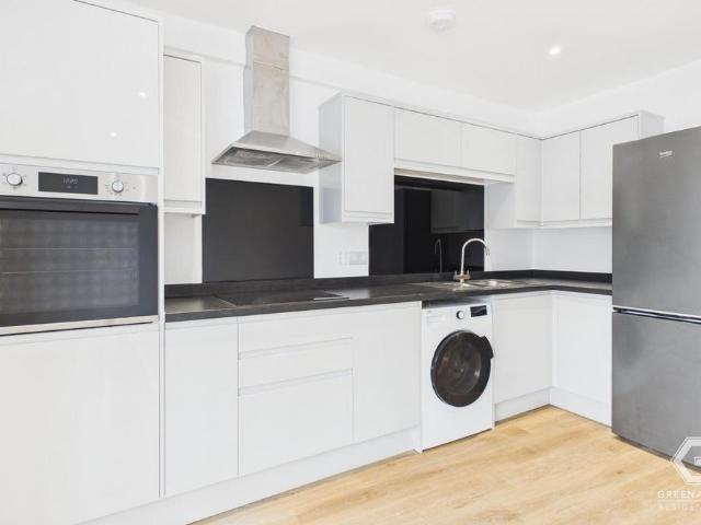 London Road, East Grinstead RH19 1 bed apartment to rent £1,150 pcm £265 pw