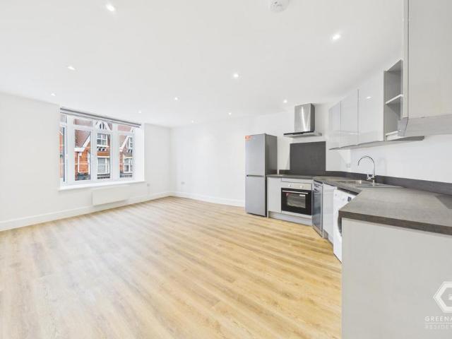 London Road, East Grinstead RH19 1 bed apartment to rent £1,150 pcm £265 pw