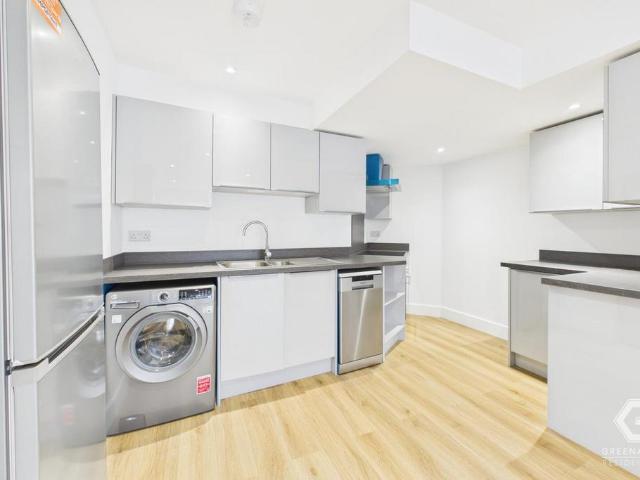 London Road, East Grinstead RH19 1 bed apartment to rent £1,200 pcm £277 pw