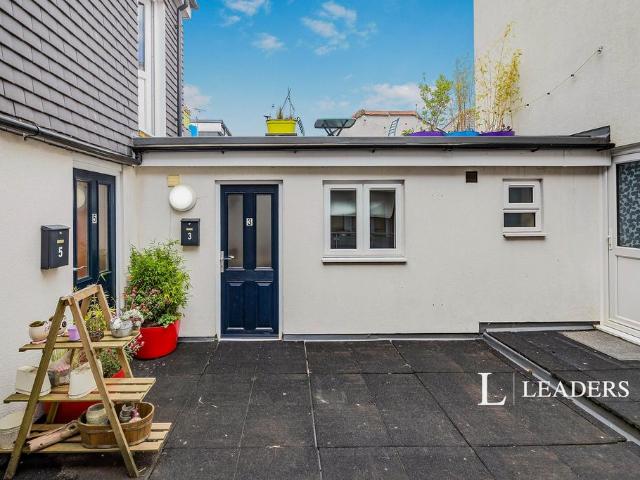 London Road, East Grinstead, RH19 1 bed flat to rent £1,150 pcm £265 pw