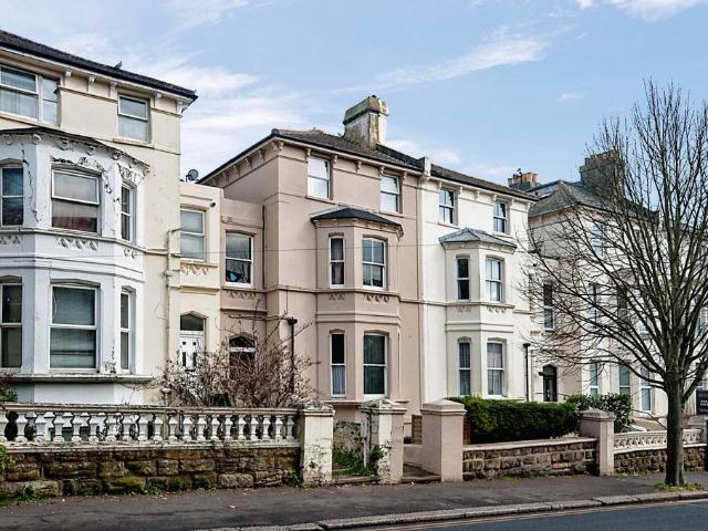 London Road, East Sussex TN37 1 bed flat to rent £700 pcm £162 pw