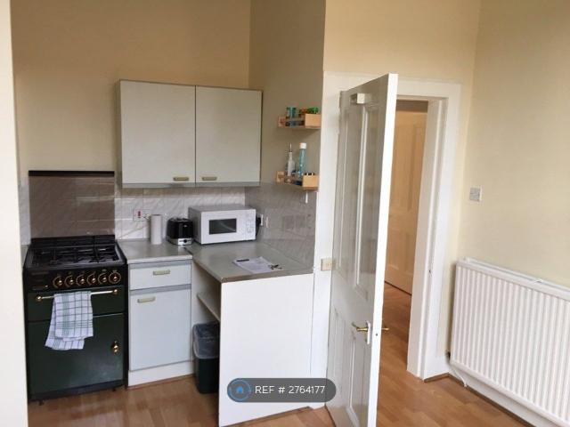 London Road, Edinburgh EH7, 2 bed flat to rent, £1,400 pcm | PrimeLocation