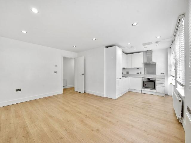 London Road, Enfield EN2, 2 bed flat to rent, £1,825 pcm | PrimeLocation