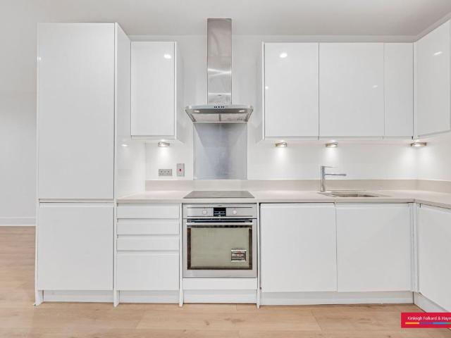 London Road, Enfield, EN2 2 bed flat to rent £1,850 pcm £427 pw