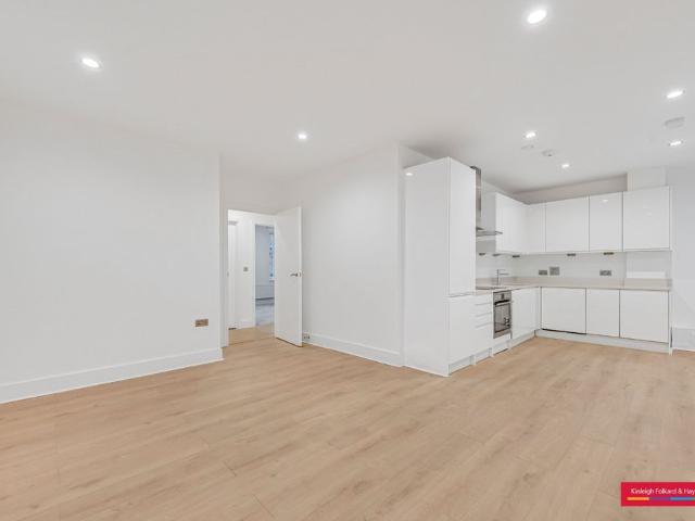 London Road, Enfield, EN2
