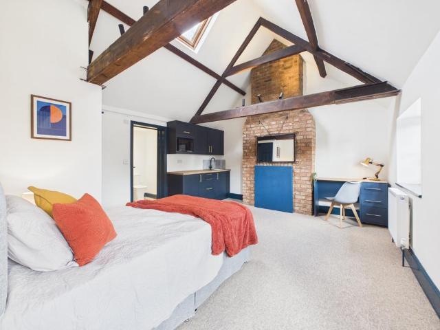 London Road, Gloucester. 7 bed house of multiple occupation to rent £4,900 pcm £1,131 pw