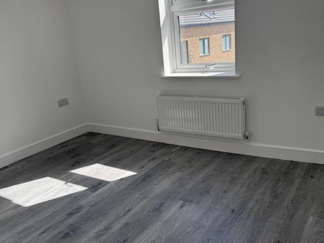 London Road, Gravesend, Kent DA11, 5 bed terraced house to rent, £2,250 pcm | PrimeLocation