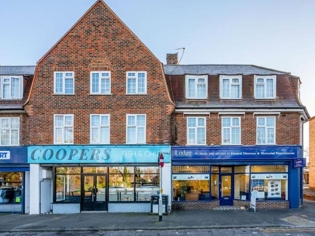 London Road, Guildford GU4, 2 bed flat to rent, £1,575 pcm | PrimeLocation