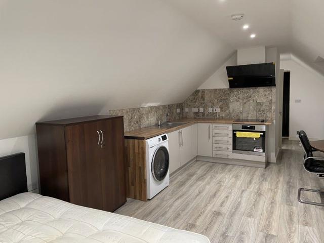 London Road, Guildford GU1, 1 bed flat to rent, £1,100 pcm | PrimeLocation