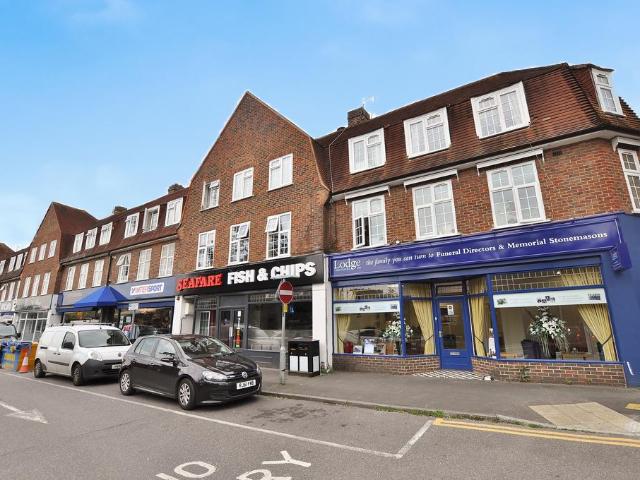 London Road, Guildford, Surrey, GU4 2 bed apartment to rent £1,575 pcm £363 pw