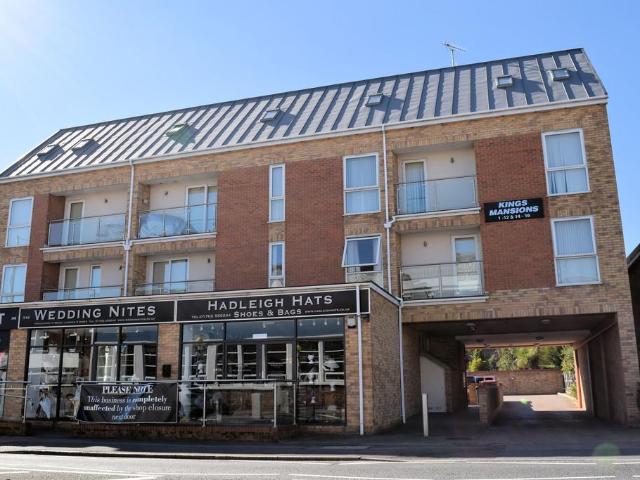 London Road, Hadleigh 2 bed apartment to rent £1,200 pcm £277 pw