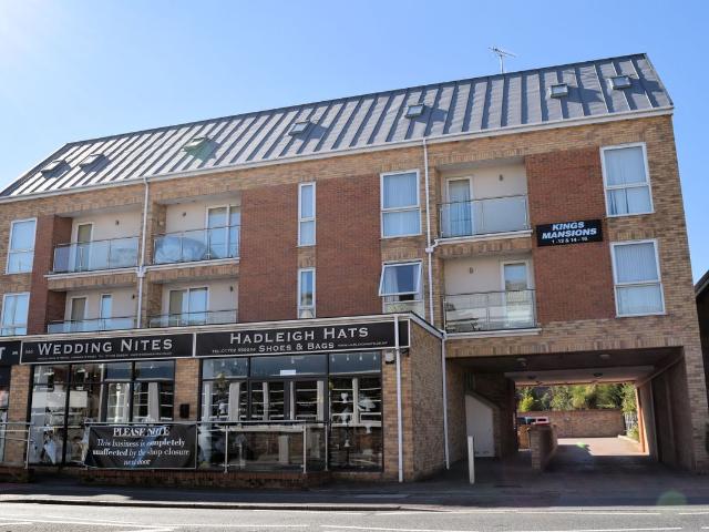 London Road, Hadleigh SS7, 2 bed flat to rent, £1,200 pcm | PrimeLocation