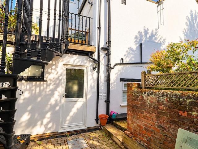 London Road, Hemel Hempstead HP3, Studio to rent, £895 pcm | PrimeLocation