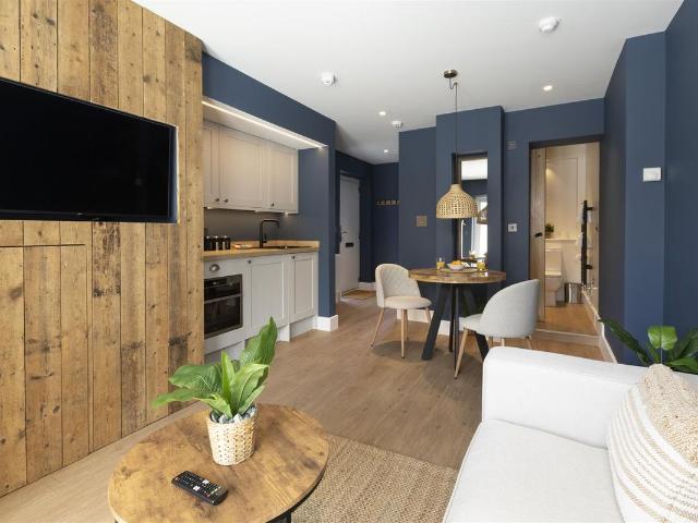 London Road, Headington OX3, Headington, 1 bed flat to rent, £2,708 pcm | PrimeLocation