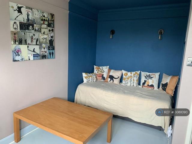 London Road, Hertford, SG13 1 bed flat to rent £1,400 pcm £323 pw