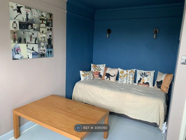 London Road, Hertford SG13, 1 bed flat to rent, £1,296 pcm | PrimeLocation