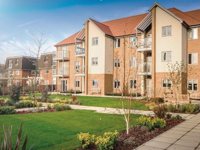 London Road, Hertfordshire AL1 2 bed apartment to rent £4,400 pcm £1,015 pw