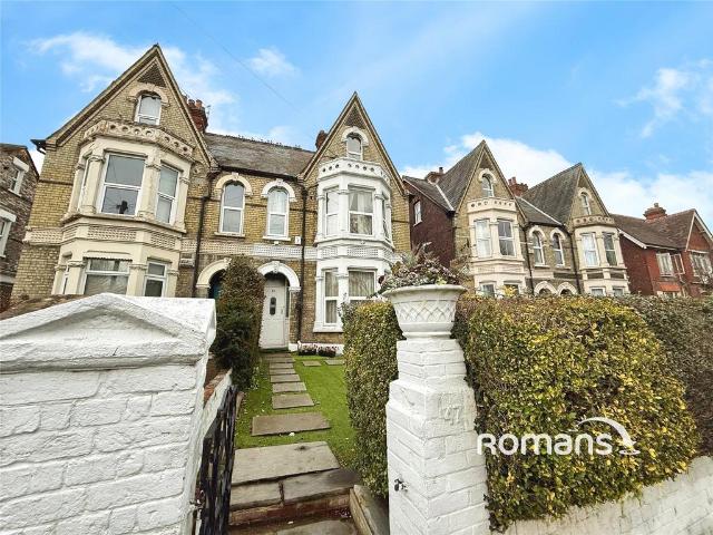 London Road, High Wycombe. 1 bed in a house share to rent £850 pcm £196 pw