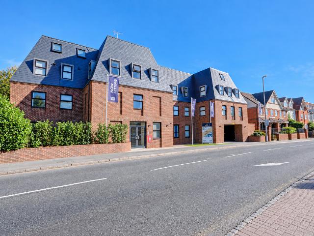 London Road, High Wycombe, Buckinghamshire HP11, 2 bed flat to rent, £1,750 pcm | PrimeLocation
