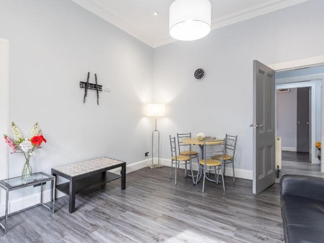 London Road, Hillside, Edinburgh EH7, 2 bed flat to rent, £1,450 pcm | PrimeLocation