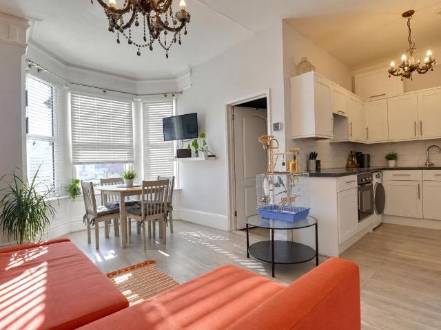London Road, Hilsea, Portsmouth PO2, 1 bed flat to rent, £1,050 pcm | PrimeLocation
