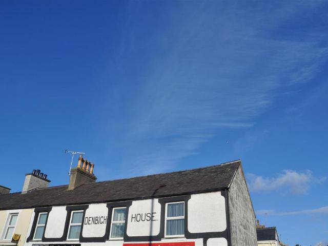 London Road, Holyhead 2 bed apartment to rent £650 pcm £150 pw