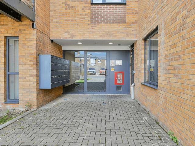 London Road, Hounslow, TW3 1 bed apartment to rent £1,800 pcm £415 pw