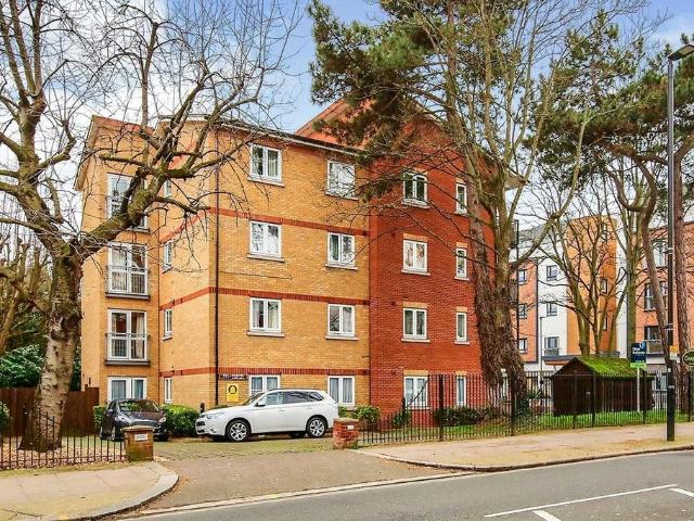 London Road, Isleworth 2 bed apartment to rent £1,900 pcm £438 pw