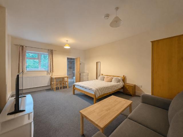 London Road, Isleworth TW7 1 bed in a flat share to rent £995 pcm £230 pw